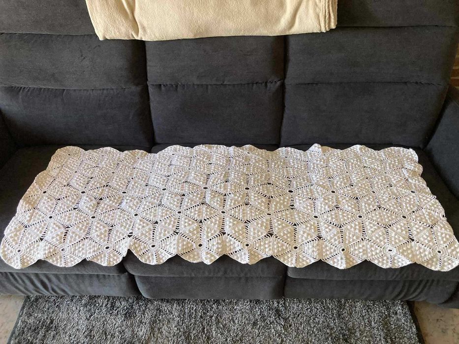 Caminho de mesa antigo feito à mão