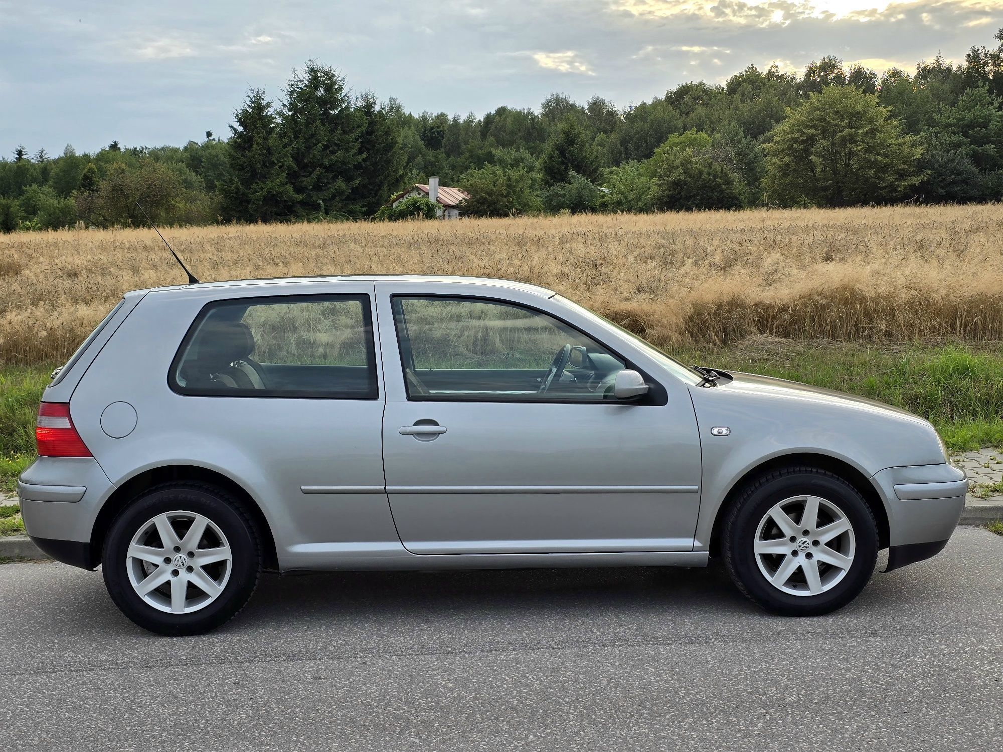 VW Golf_AUTOMAT_1.6 MPI_2003_Doinwestowany_Bez Wkładu