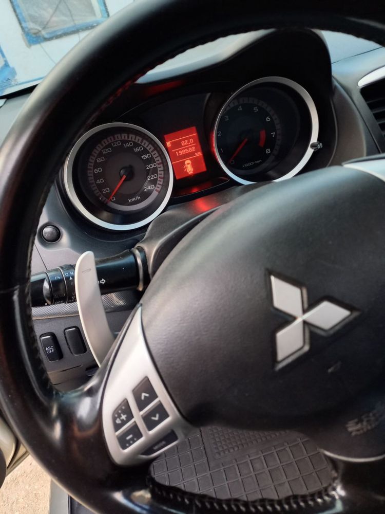 Продам Mitsubishi Lancer X 2.0 Avtomat