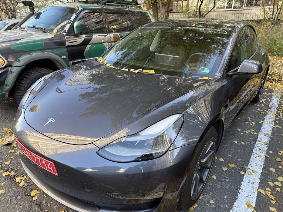 Продам не биту Tesla model 3