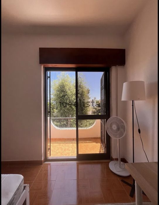 Quarto para alugar em moradia