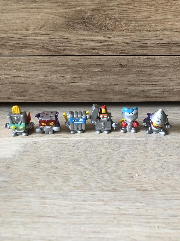 Srebrne figurki różne serie super zings/super things