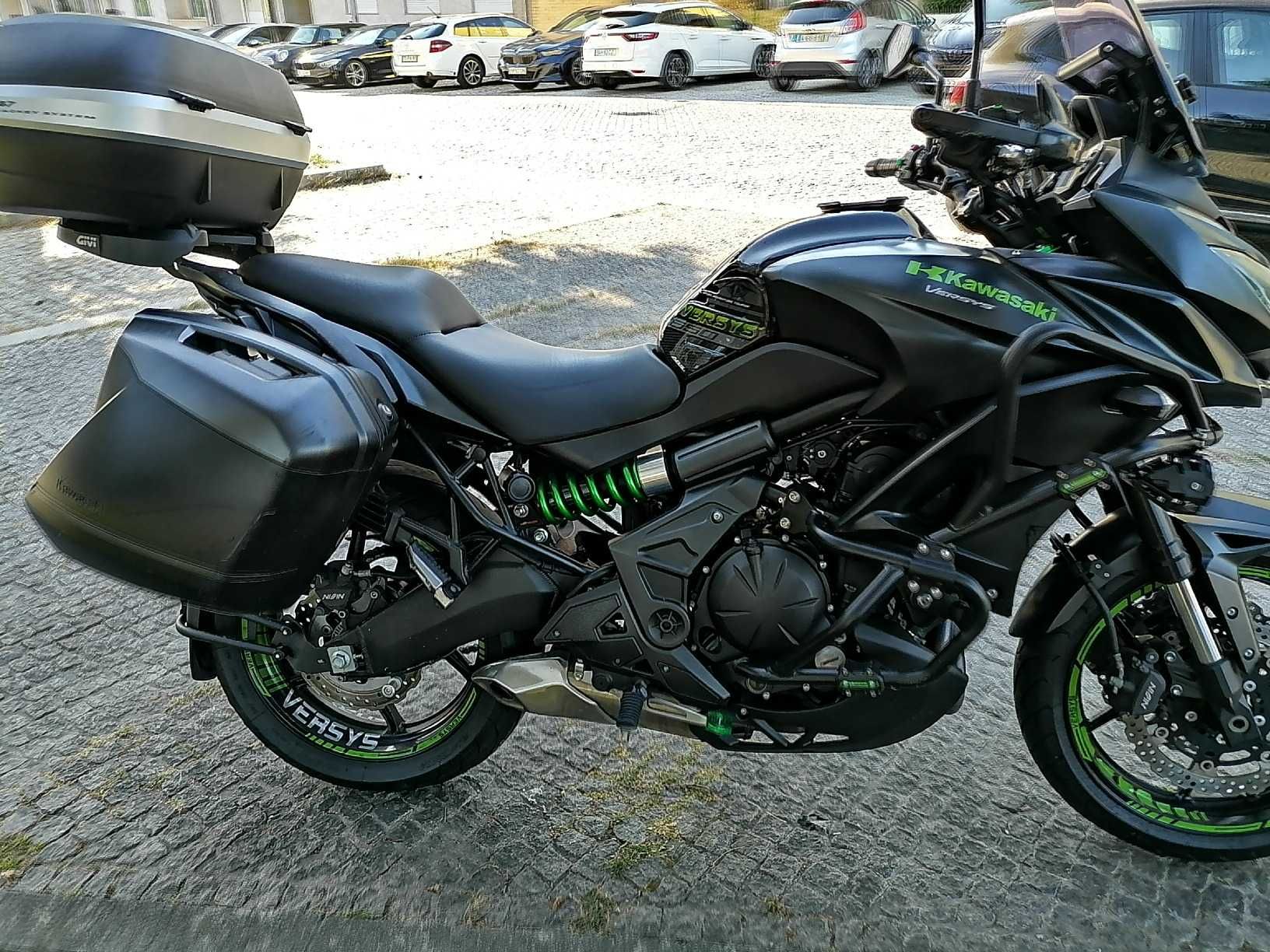 KAWASAKI VERSYS 650 ( mota com full extras )