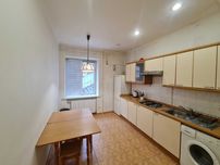 Продам 2 кім. квартиру в  центрі Києва. Урядовий квартал, Дарвіна, 1