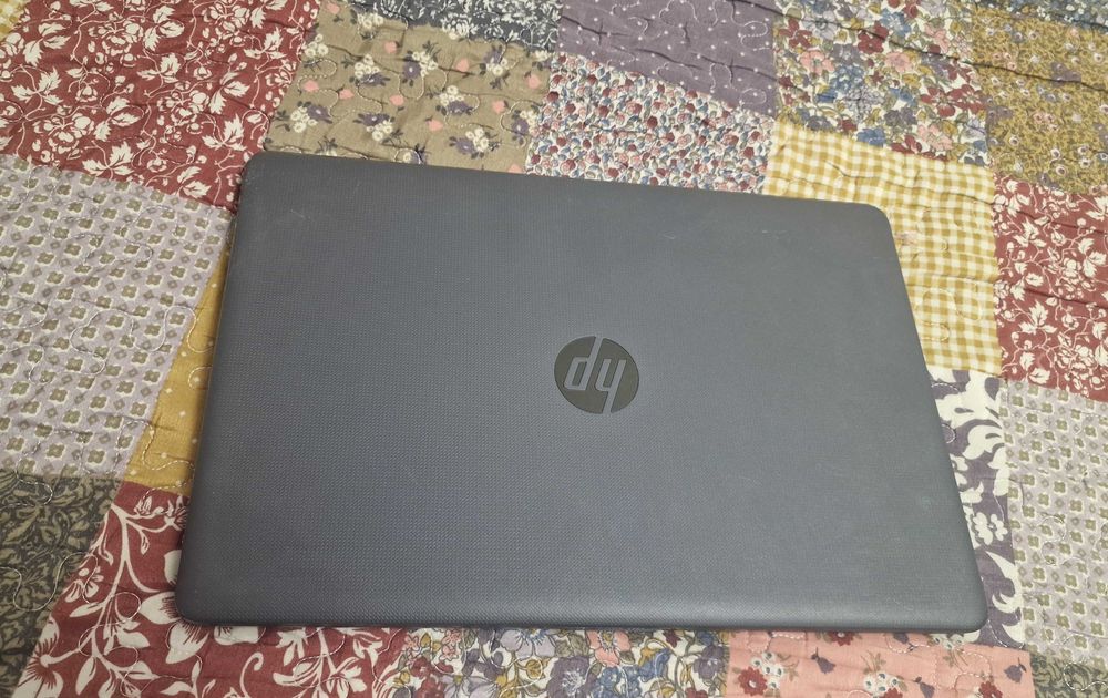 HP250G6/Full HD/Core™ i3 7020U/8DDR4/240SSD/Radeon R5 M330 2GB