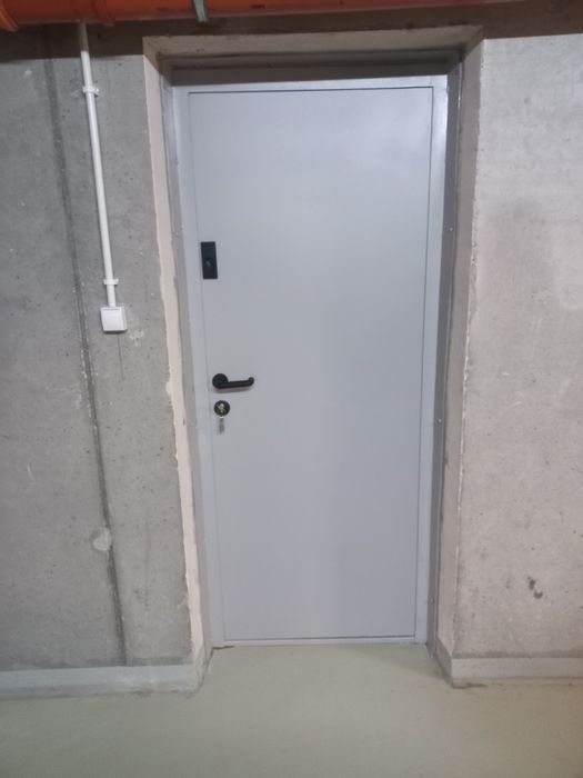 Drzwi stalowe do komórki lokatorskiej /piwnicy. Wzmocnione. Montaż