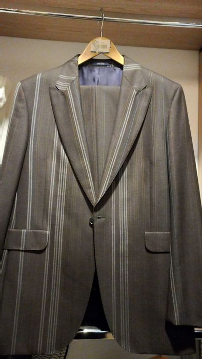 Продам брендові чоловічі костюми Brioni.6000грн.розмір 52L