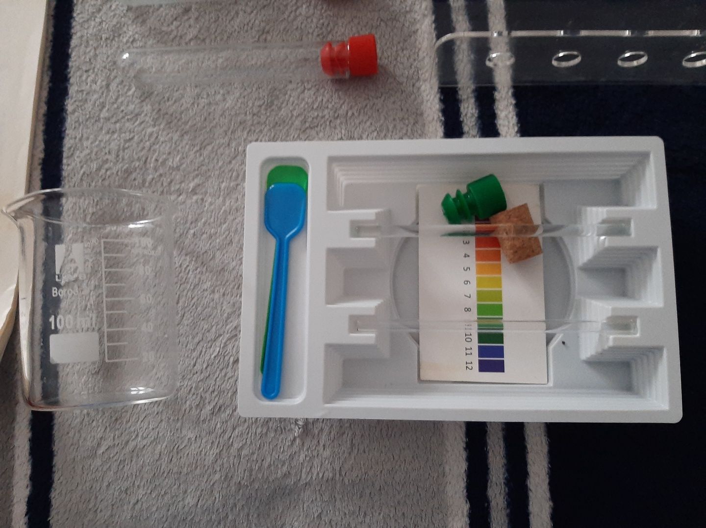 ZESTAW małego chemika