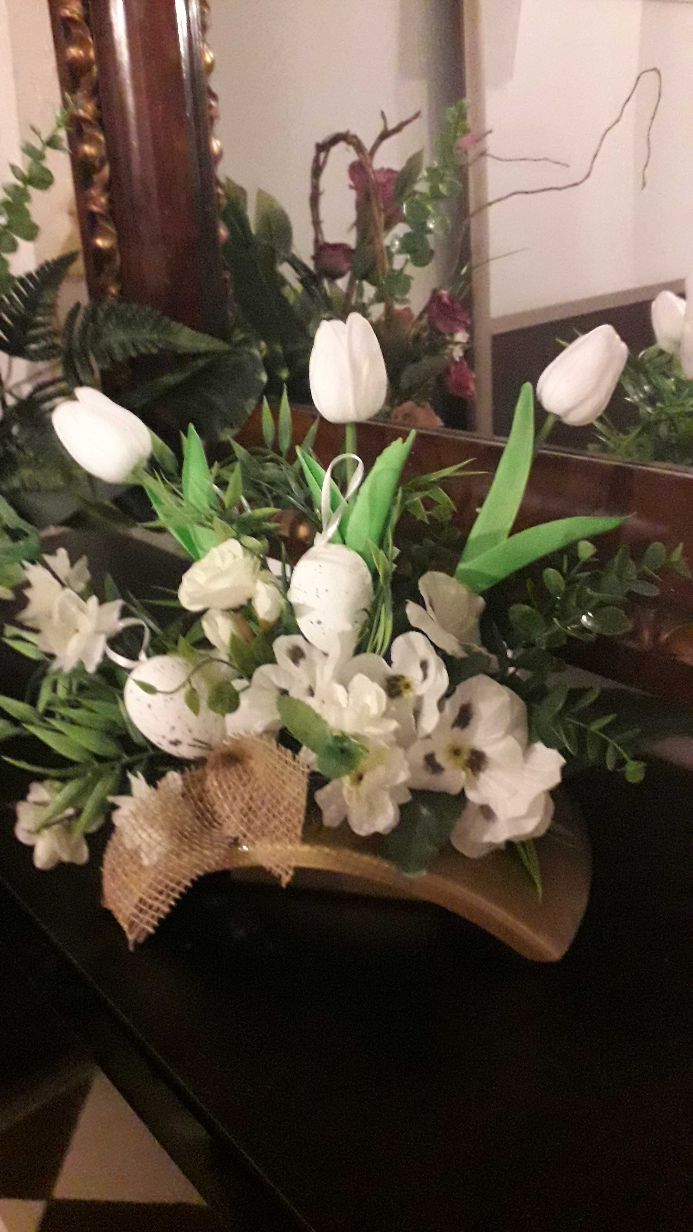 Stroik wielkanocny tulipany ,bratki śliczny dom /cmentarz