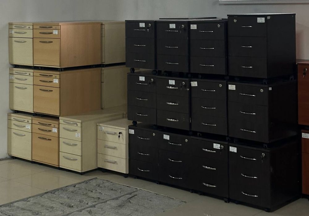 Крісла керівника в асортименті