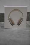 Apple AirPods Max Headphones Starlight