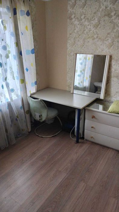 Здам 2 кімнати з 4 у квартирі,жити з власницею,яка на кріслі колісному