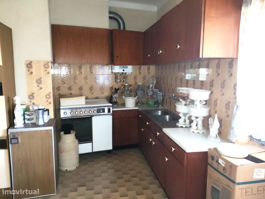 Moradia duplex em Valado dos Frades – excelente para investimento