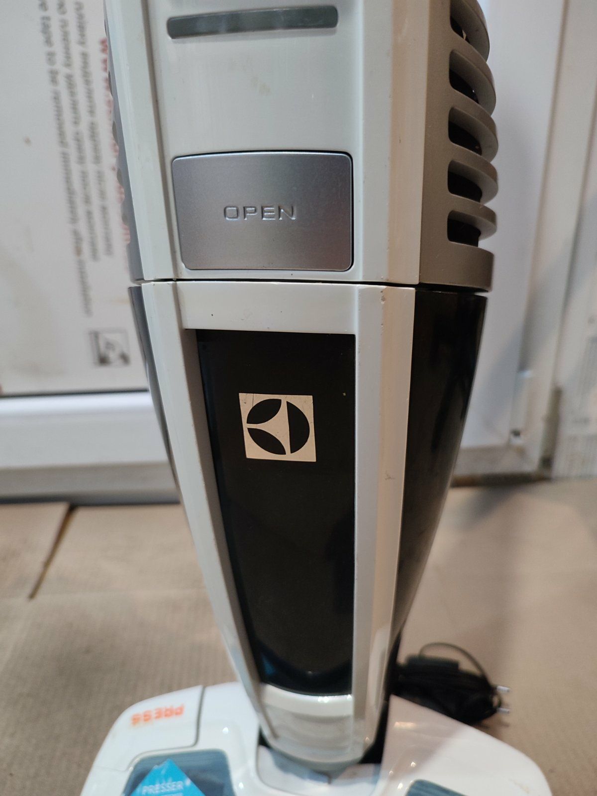 Аккумуляторный пылесос Electrolux ZB5020