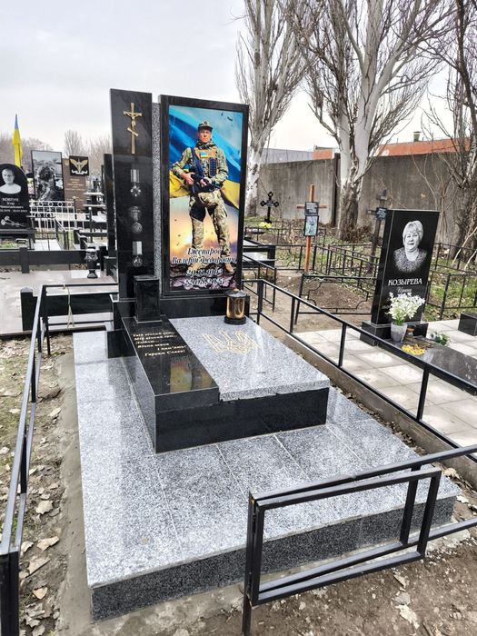 Гранитные памятники