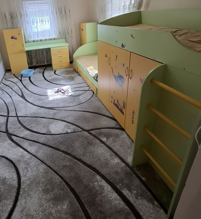 Дитяча кімната "Усе в одному": Ліжко-горище, письмовий стіл, шафа