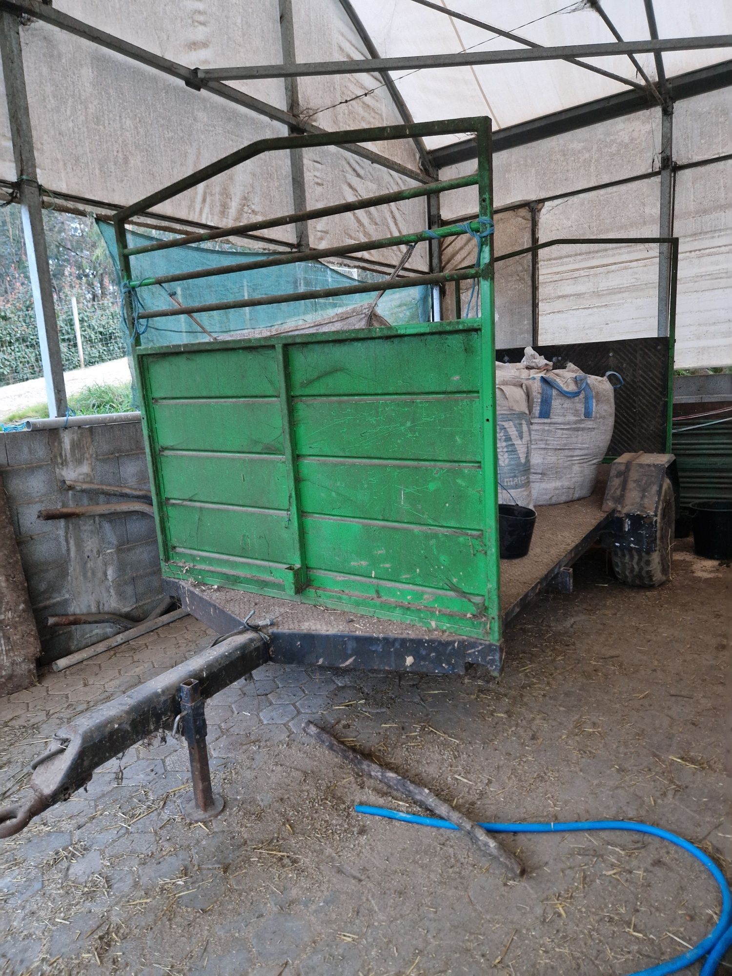 Reboque agricola para tasporte de animais
