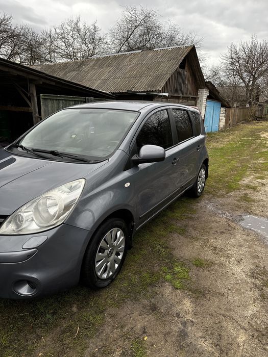 Nissan Note 2011 року