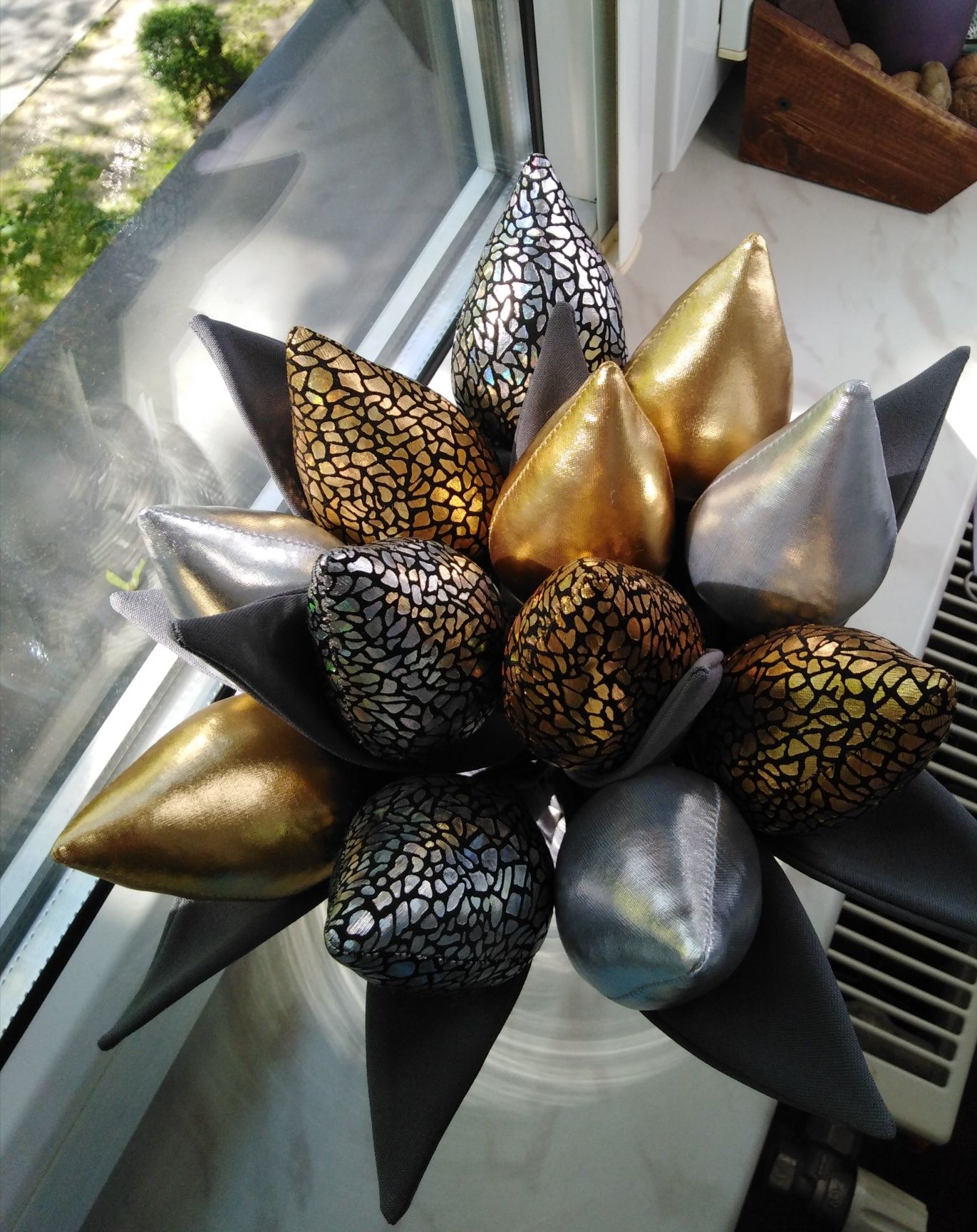 Charytatywne tulipany hand made sztuczne kwiaty z materiału na prezent