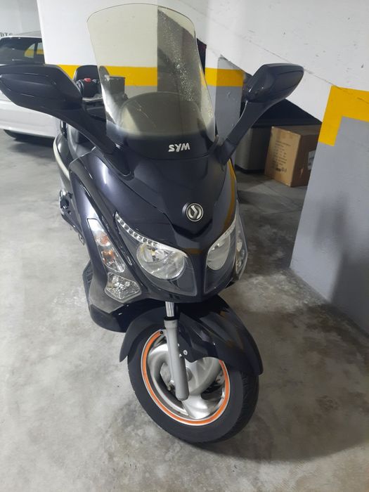 Scooter Sym 125 cor preta