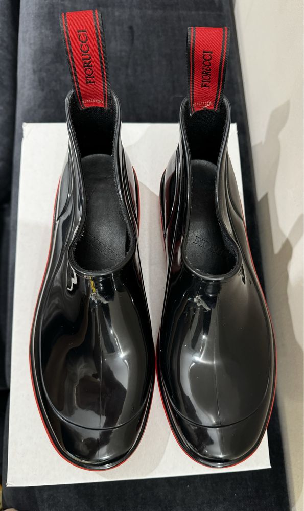 Резинові черевики фірми fiorucci 37 розмір