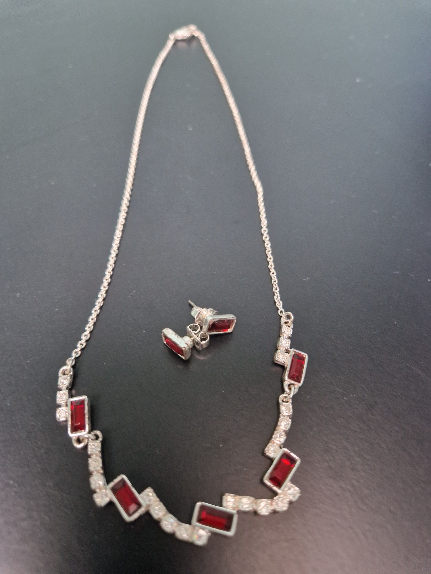 Piękny komplet biżuterii - łańcuszek i kolczyki srebrno-czerwony