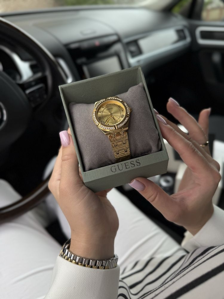 Оригінальній жіночий годинник Guess