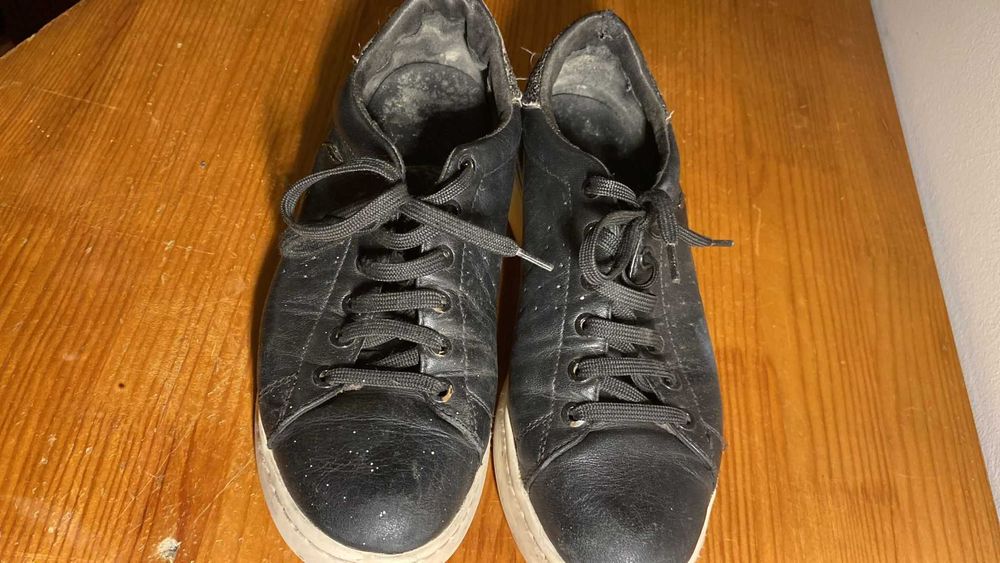 Varios Sapatos número 39, cada par 15 euros