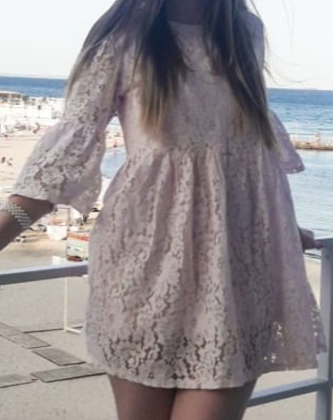 Ніжно-рожева мереживна сукня