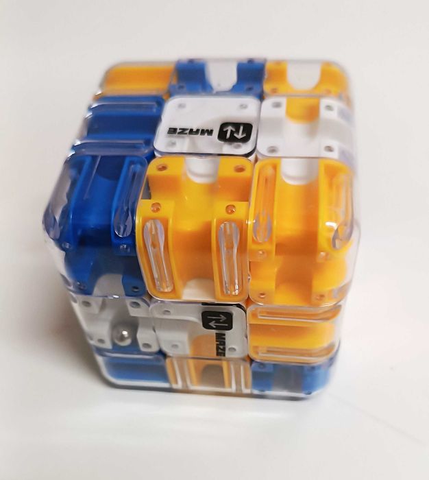Cubo Mágico com esfera em Labirinto