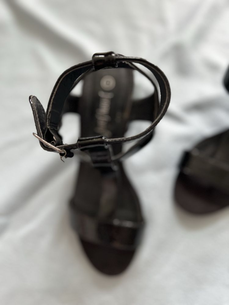 Damskie buty na obcasie rozmiar 37 czarne z odkrytymi palcami