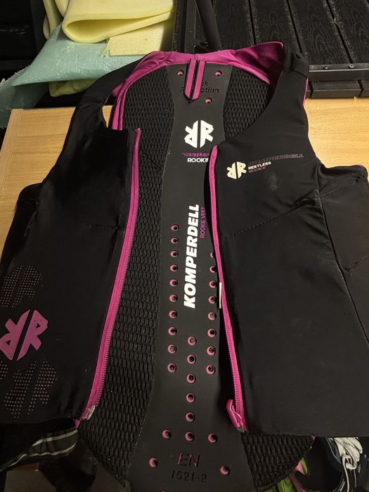 rożowa kamizelka jeździecka z komperdell