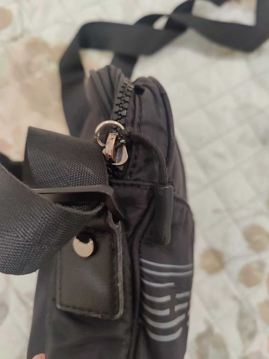 Mala tiracolo Guess em estado semi-novo