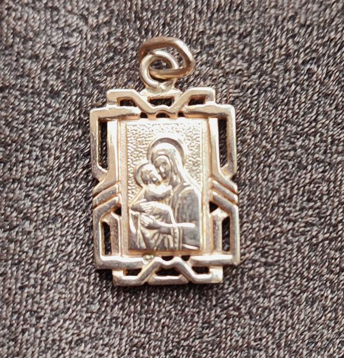 Золота підвіска образок Матері Божої