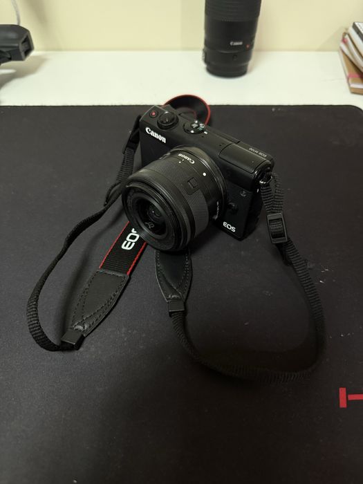 Camera Canon M100