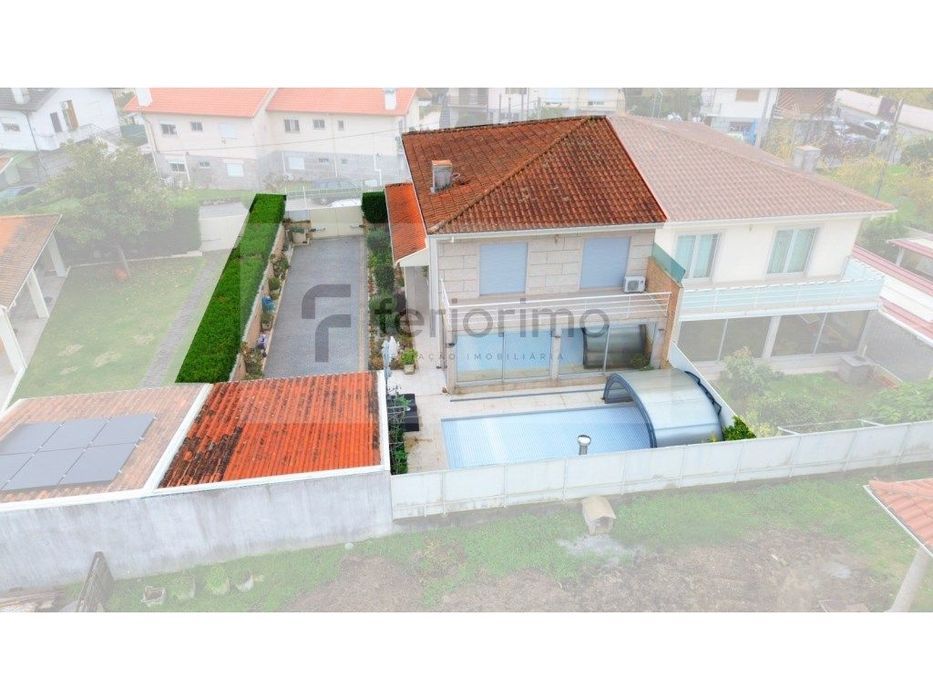 'NOVIDADE'
Excelente Moradia Geminada