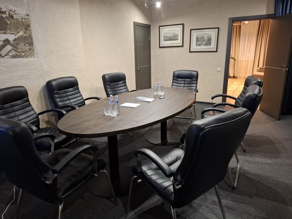 Оренда 220 кв м 1-й пов.фасаду,все вкл.без меблів з 1.01.25 Центр По