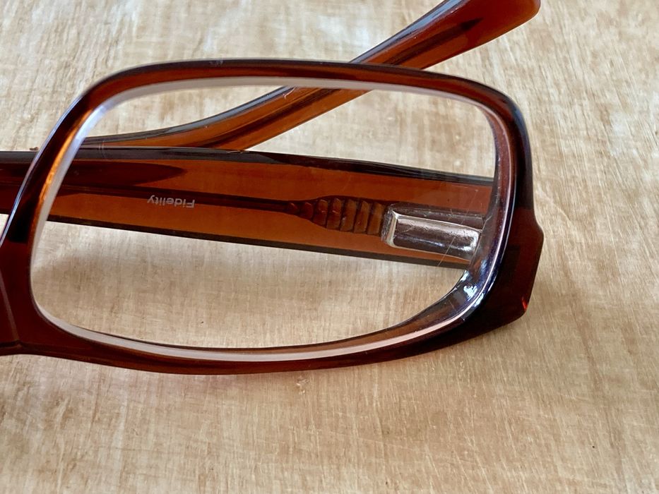 Armação de óculos marca Fidelity (Multióticas)