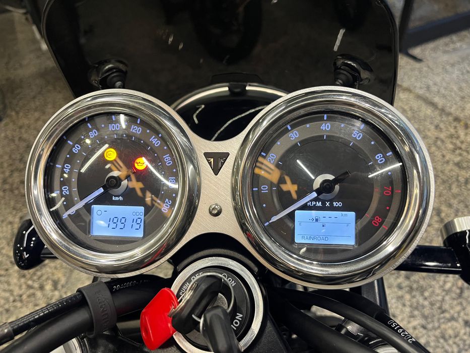 Triumph T 120 Black em Óptimo estado com Extras Triumph