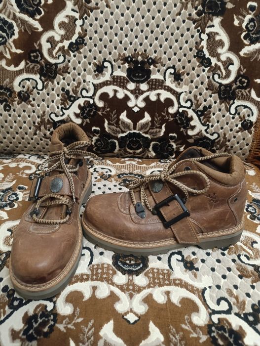 Продам шкіряні черевики.