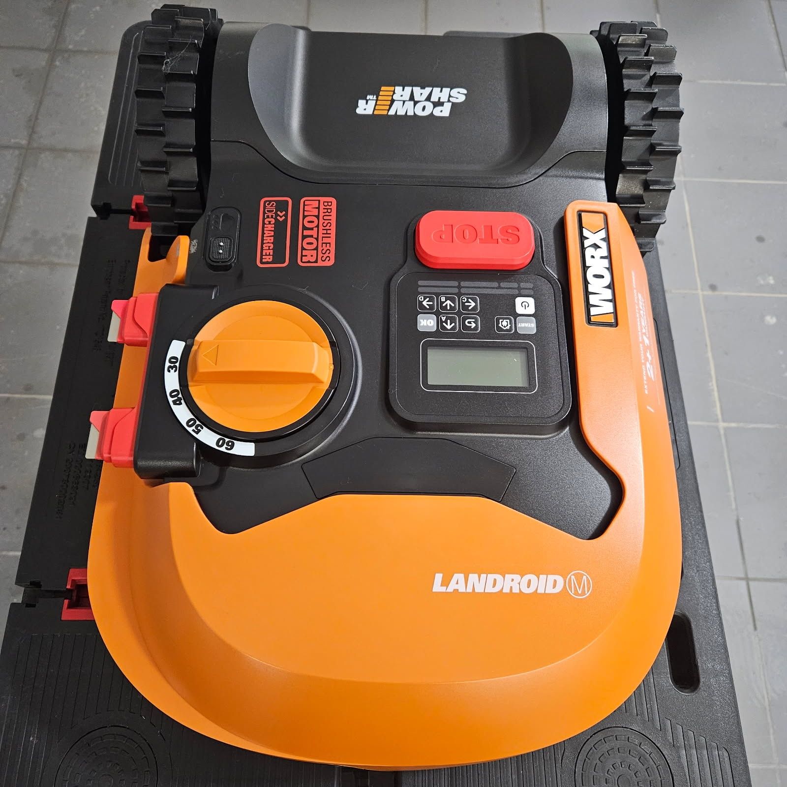 Robot koszący WORX Landroid 700
WORX Landroid M700
WR142E | do 700Robo