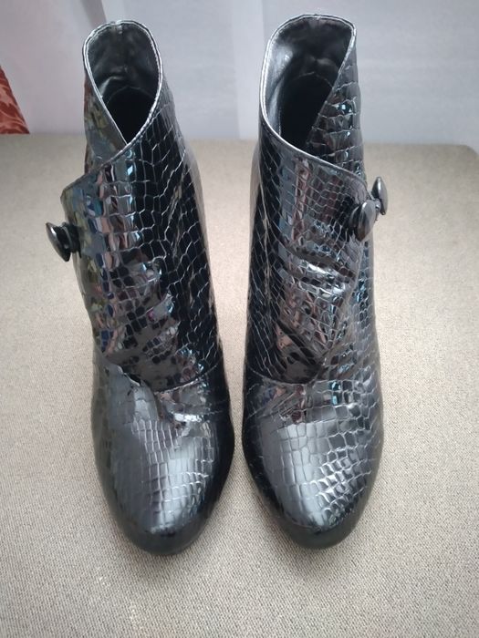 Ботінки, сапожки шкіряні