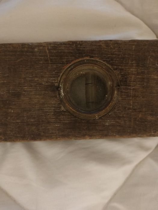 Stara zabytkowa drewniana poziomica