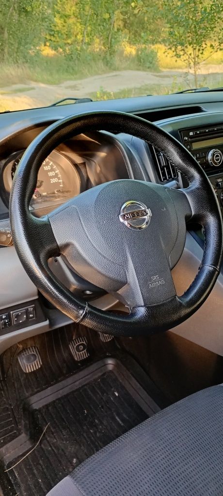 Nissan NV200 2011
