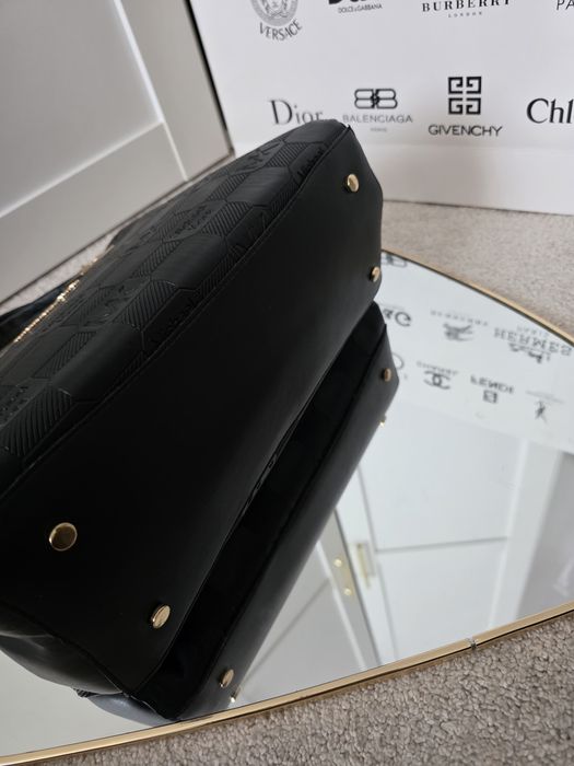 Torebka Michael Kors czarna złote logo pasek na ramię