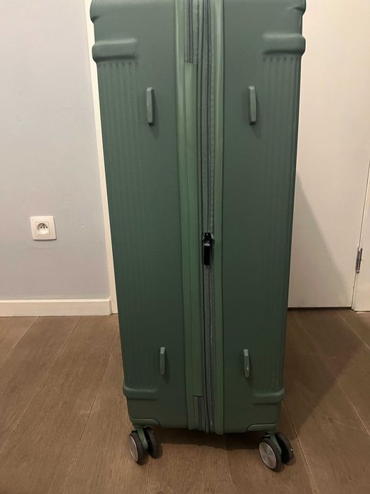 Продам Валіза чемодан дорожній  4 колеса, висота 86 см.