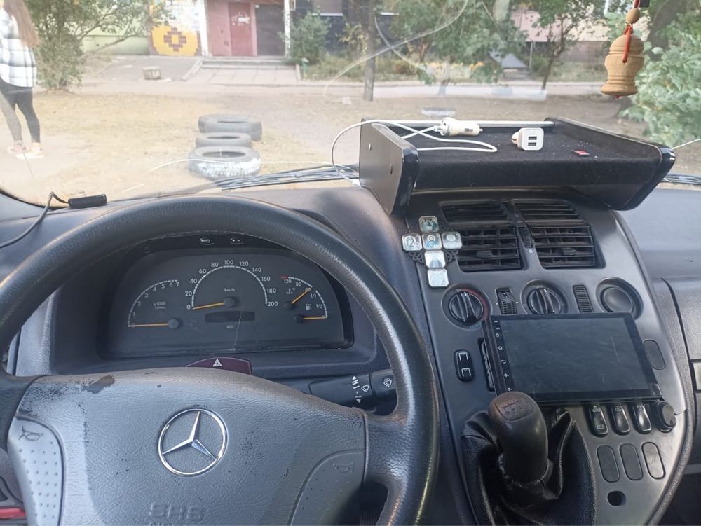 Продам Mercedes-Benz Vito 108