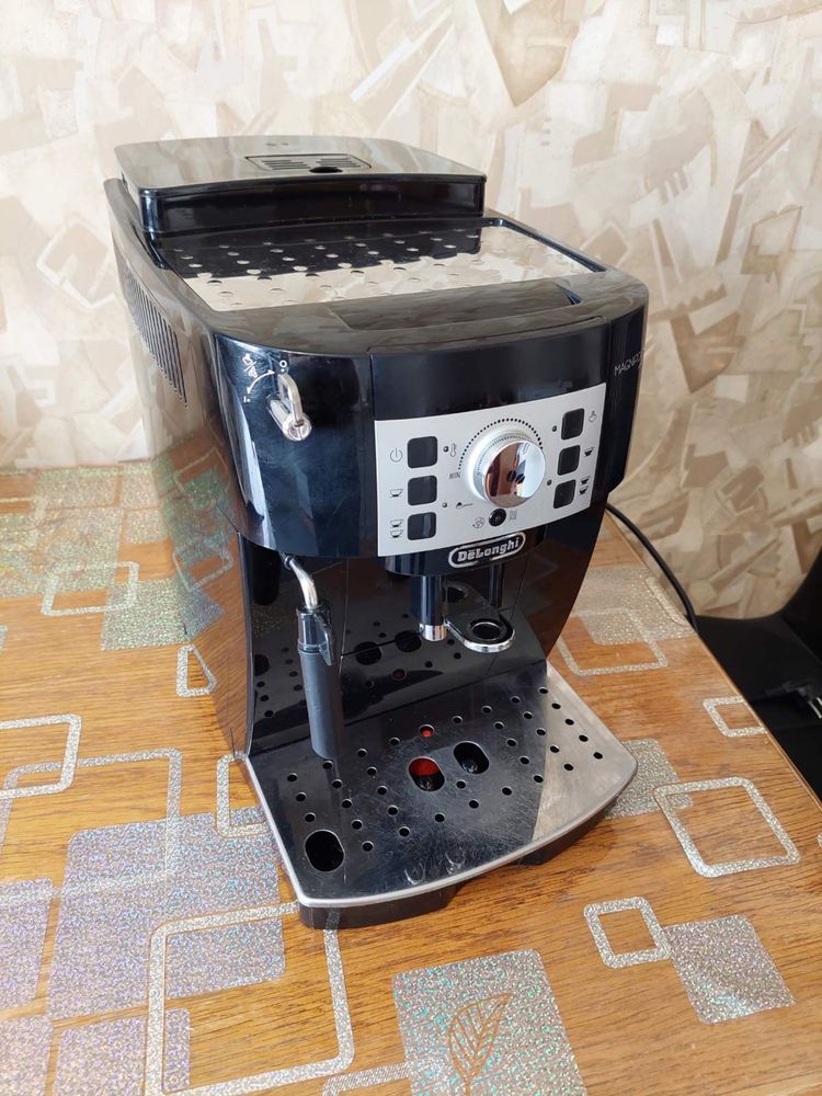 Кофемашина Delonghi  Magnifica S бу, в хорошем состоянии,