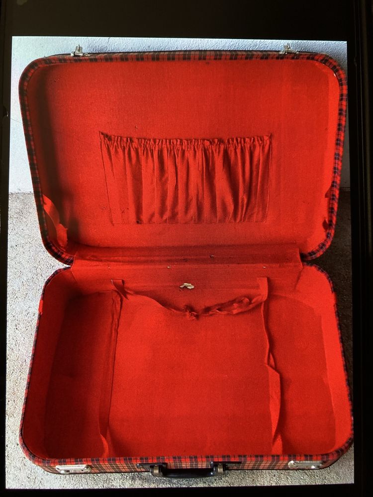 Vendo duas malas de viagem dos anos 70