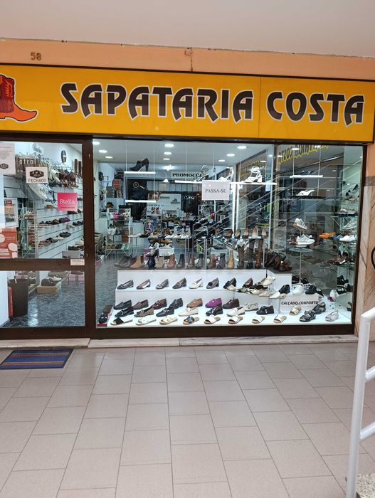Trespasse Sapataria em centro comercial com 80m2